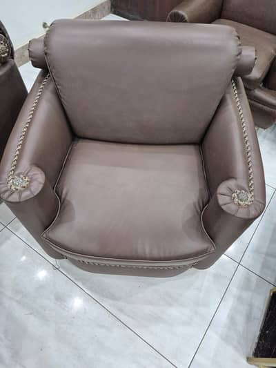 Just like New so fast in mint condition with genuine leather