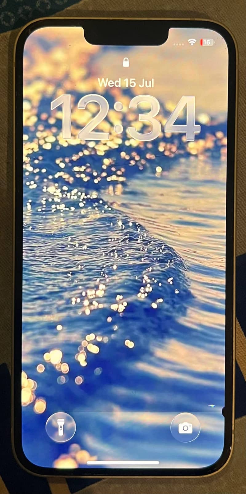 Apple iPhone 16e 2