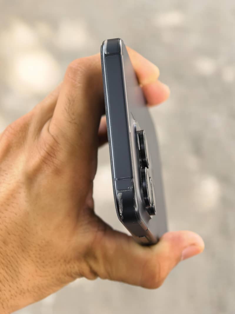 Apple iPhone 15 Pro Max 2