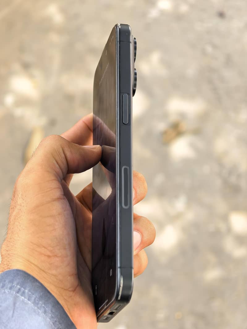 Apple iPhone 15 Pro Max 5