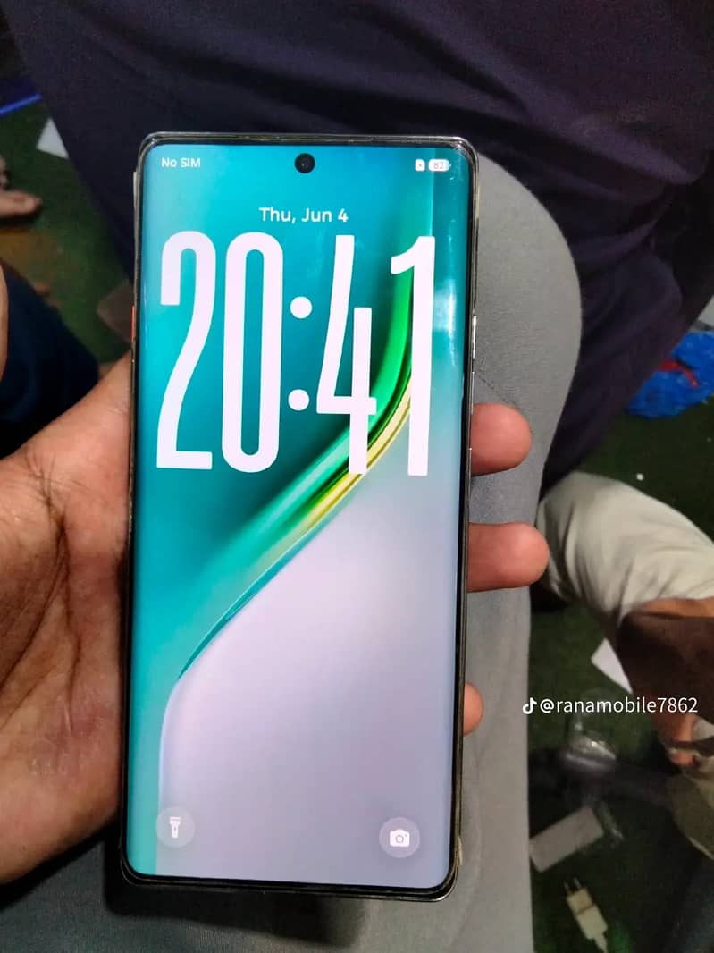 Tecno CAMON 40 Pro 1