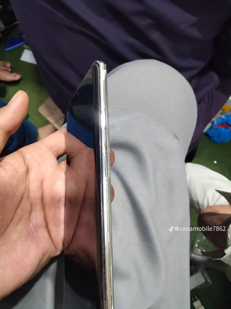 Tecno CAMON 40 Pro 4