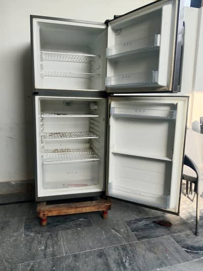 THE FRIDGE IS IN USED CONDITION 10/9