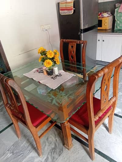 3 seater dinning table in good condition urgent sell