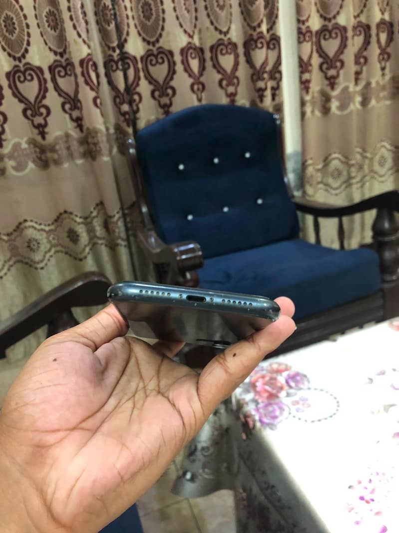Apple iPhone 11 3