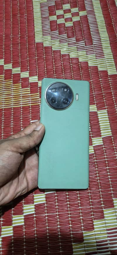 Tecno spark 20 pro plus