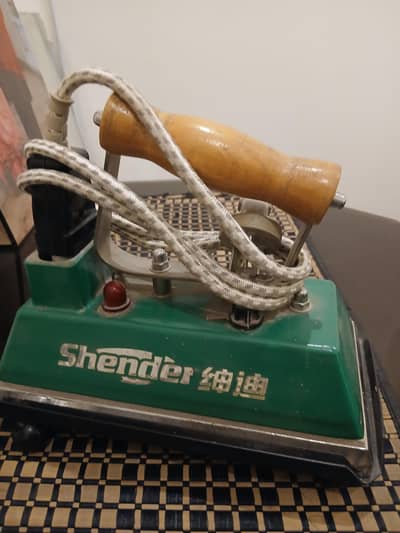 snoker table clothe iron in good condition