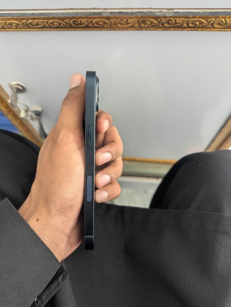 Apple iPhone 13 1
