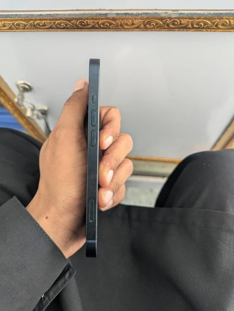 Apple iPhone 13 3
