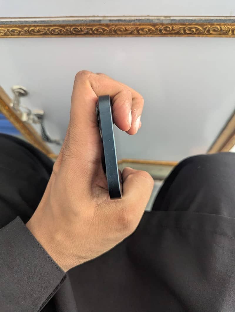 Apple iPhone 13 4
