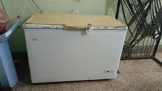 haier fridge all okay 10/9 1 year used