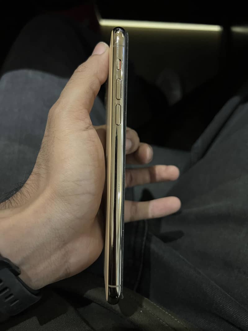 iPhone 11 pro max 4