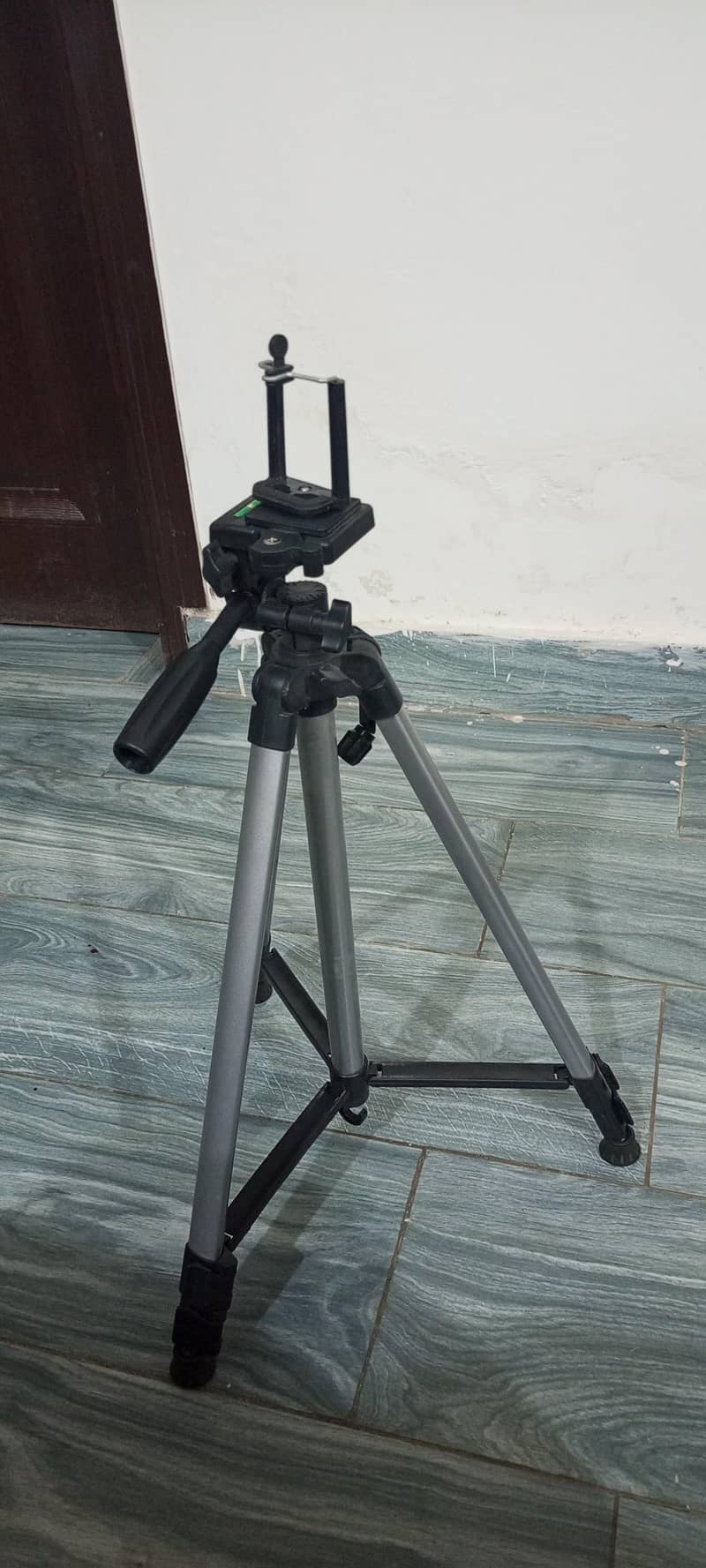 tripod stand 6