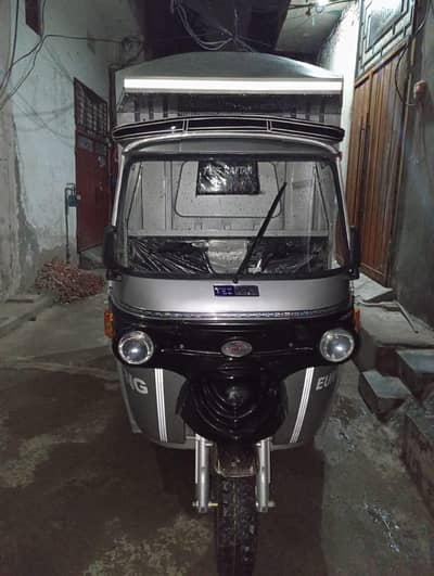 cargo box loder rickshaw