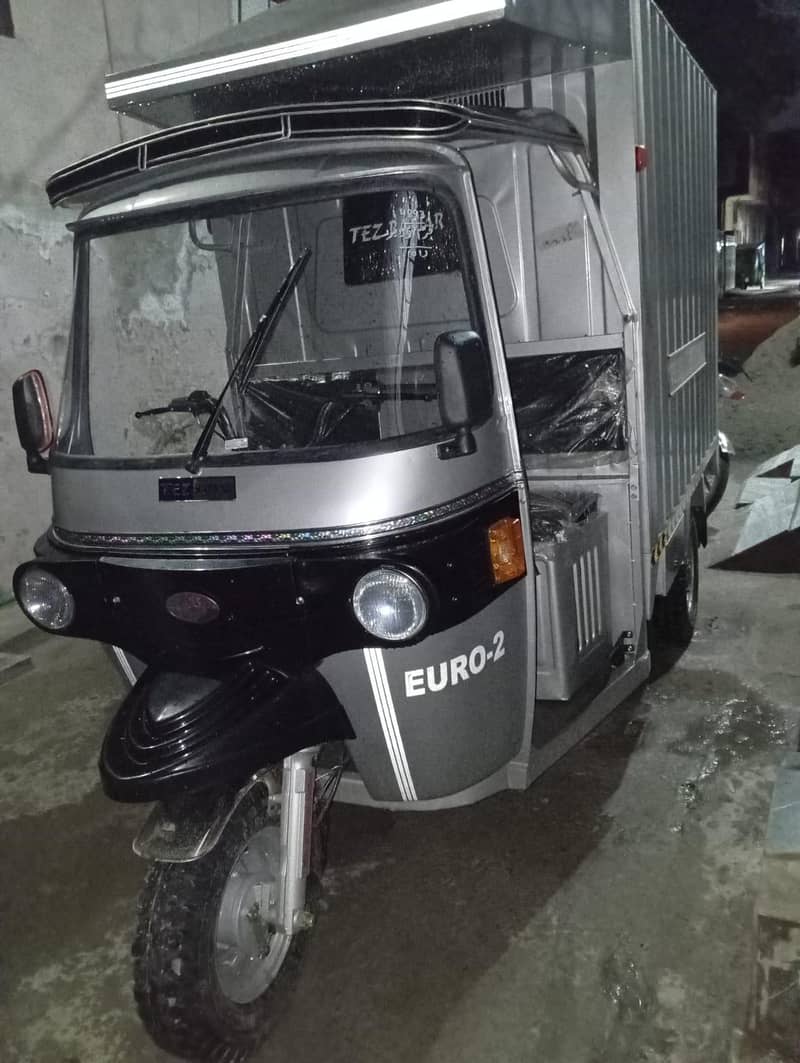 cargo box loder rickshaw 3