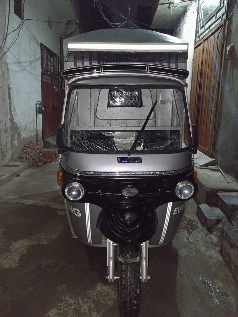 cargo box loder rickshaw 4