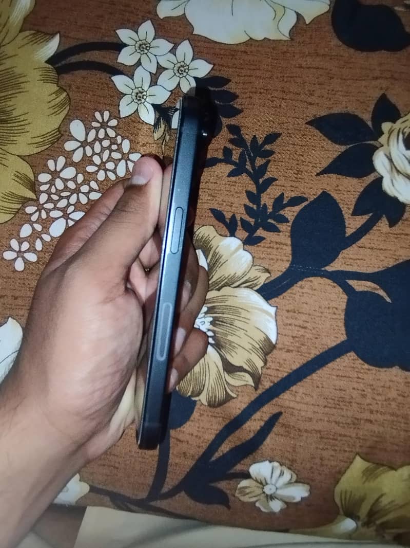 Apple iPhone 15 2