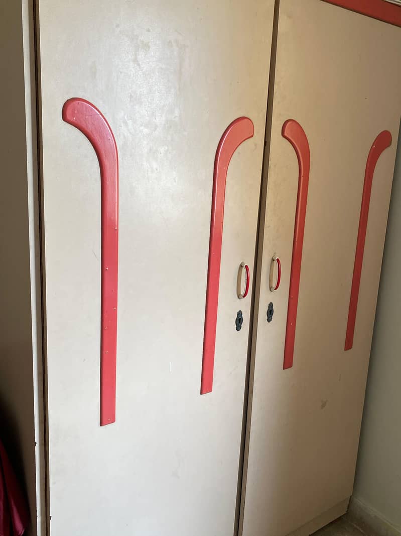 wardrobe 0