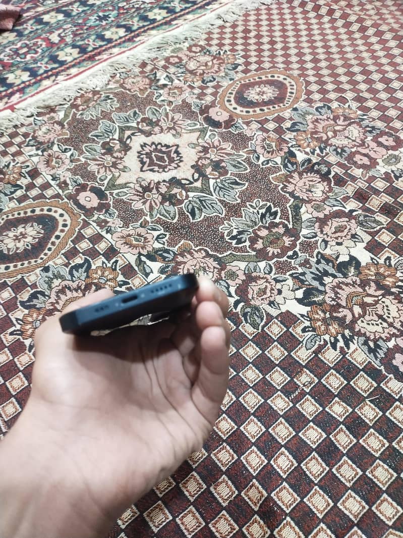 Apple iPhone 13 1
