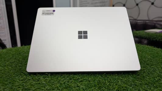 Microsoft Surface Laptop Go – Intel Core i5 10th Gen