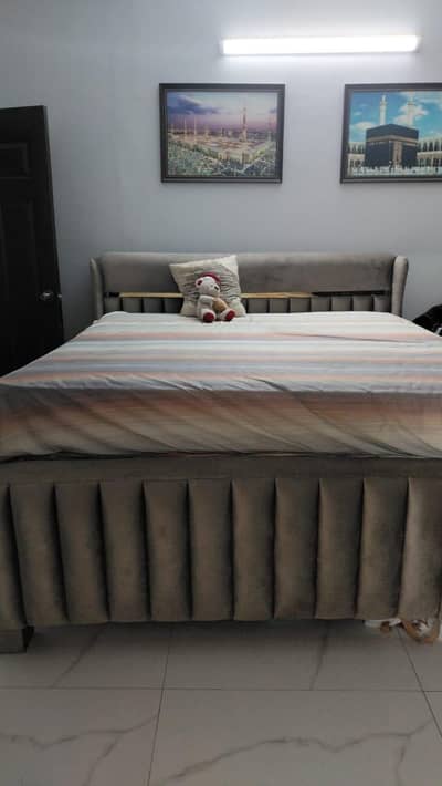King Size Bed with Premium Mattress – Like New