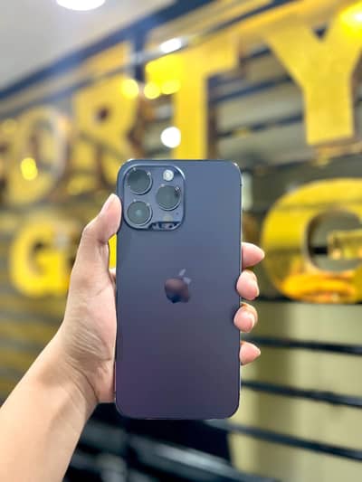 Apple iPhone 14 Pro 1tb with box 10by10 condition water seald