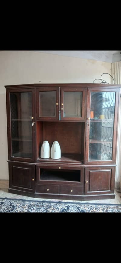 beautyful wooden cupboard for ergent sale!