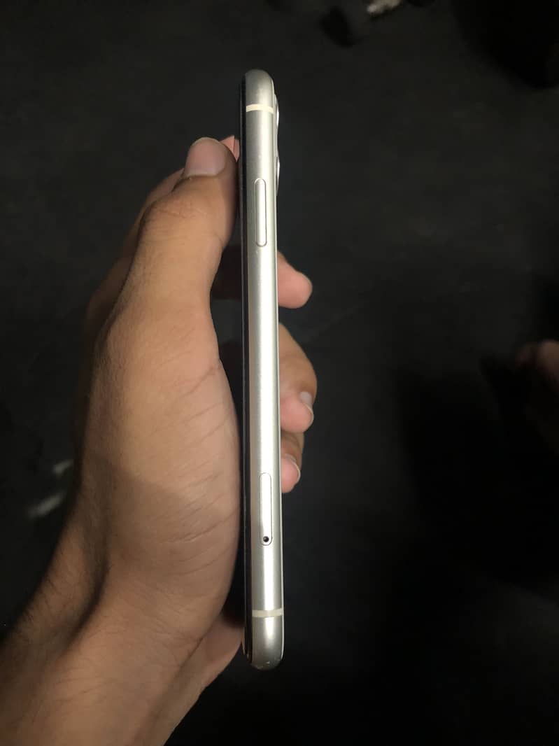 Apple iPhone 11 5