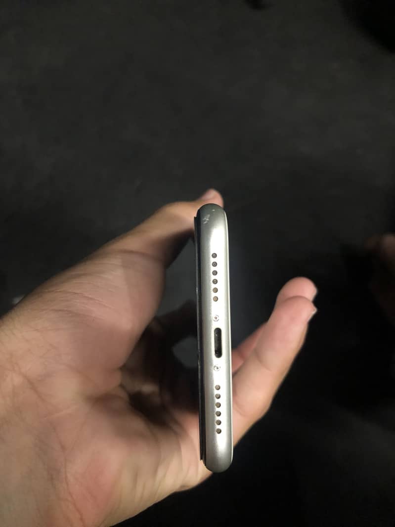 Apple iPhone 11 6