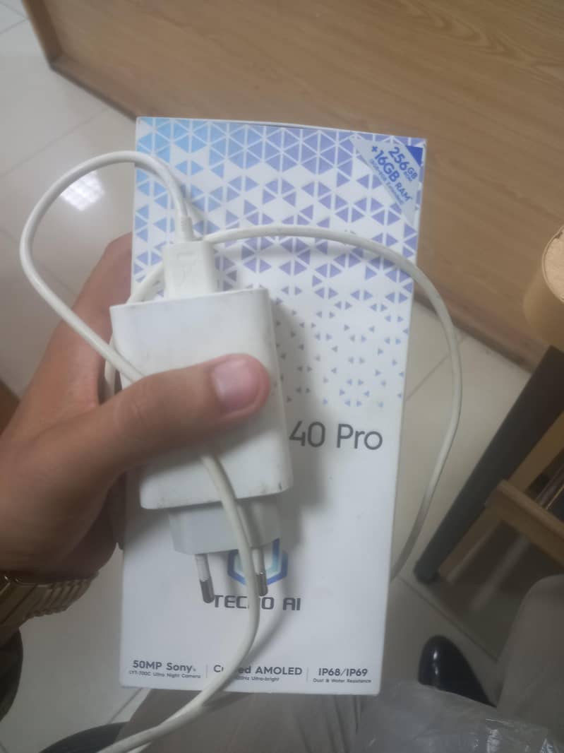 Tecno CAMON 40 Pro 0