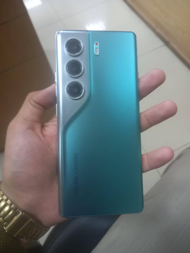 Tecno CAMON 40 Pro 3
