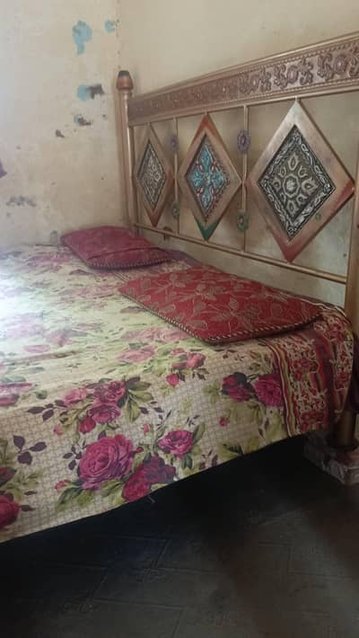 Iron bed + dressing table