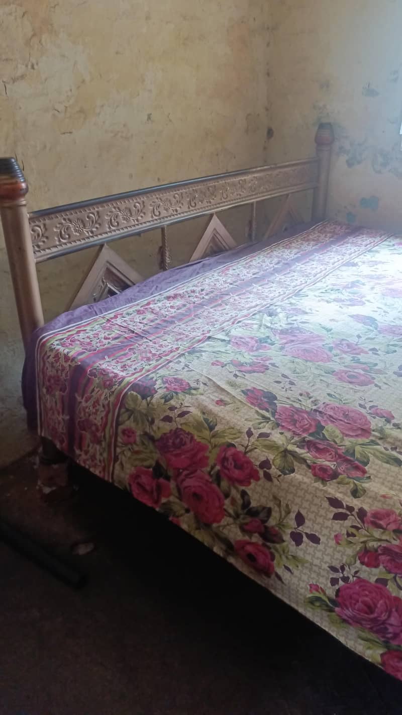 Iron bed + dressing table 1