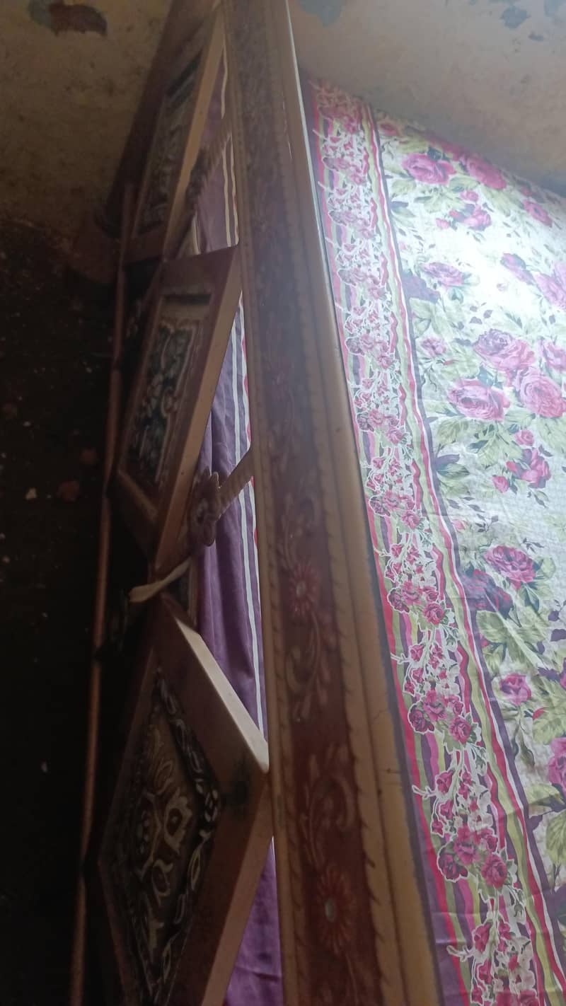 Iron bed + dressing table 3