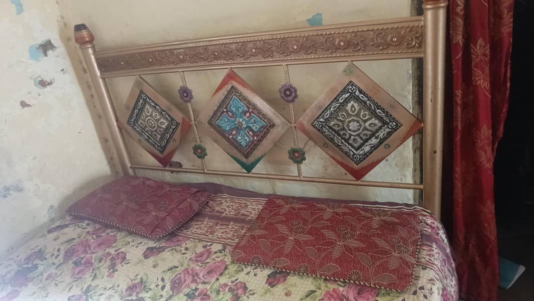 Iron bed + dressing table 6