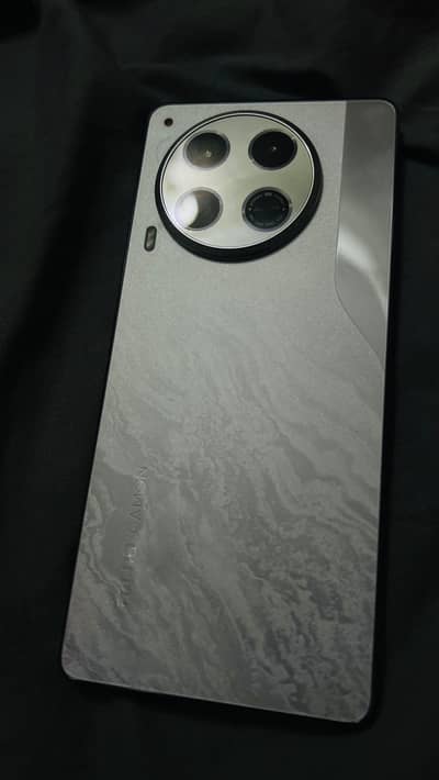 tecno camon 30. . . 12+12 /256