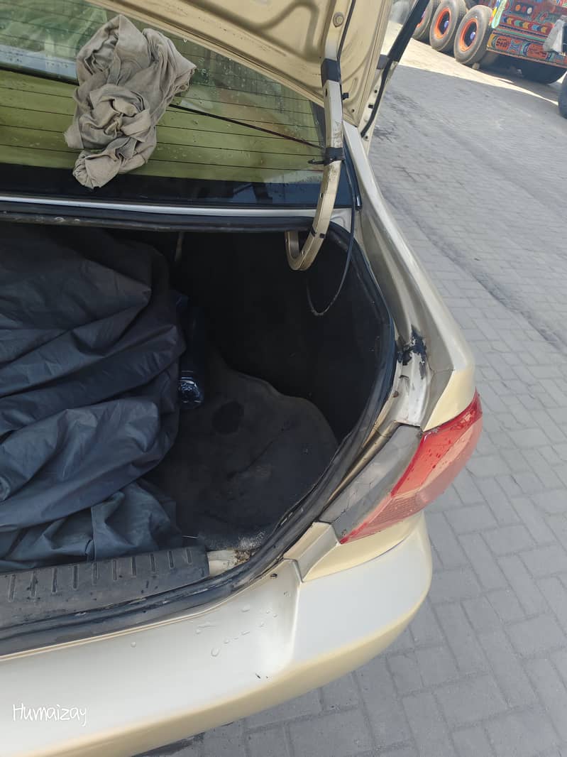 2005 model Altis 19