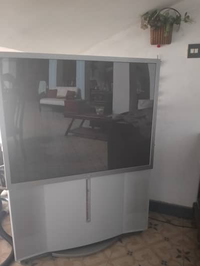 Sony projection television, specifically model KP-FX432M91.