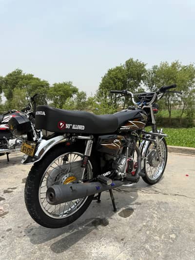 Honda Cg 125 model 2021 red colour looks lile new