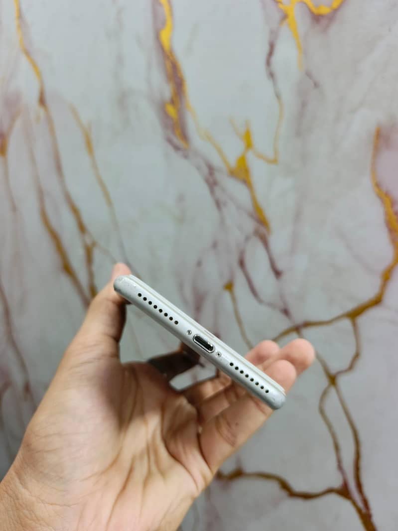 Apple iPhone 8 Plus 2