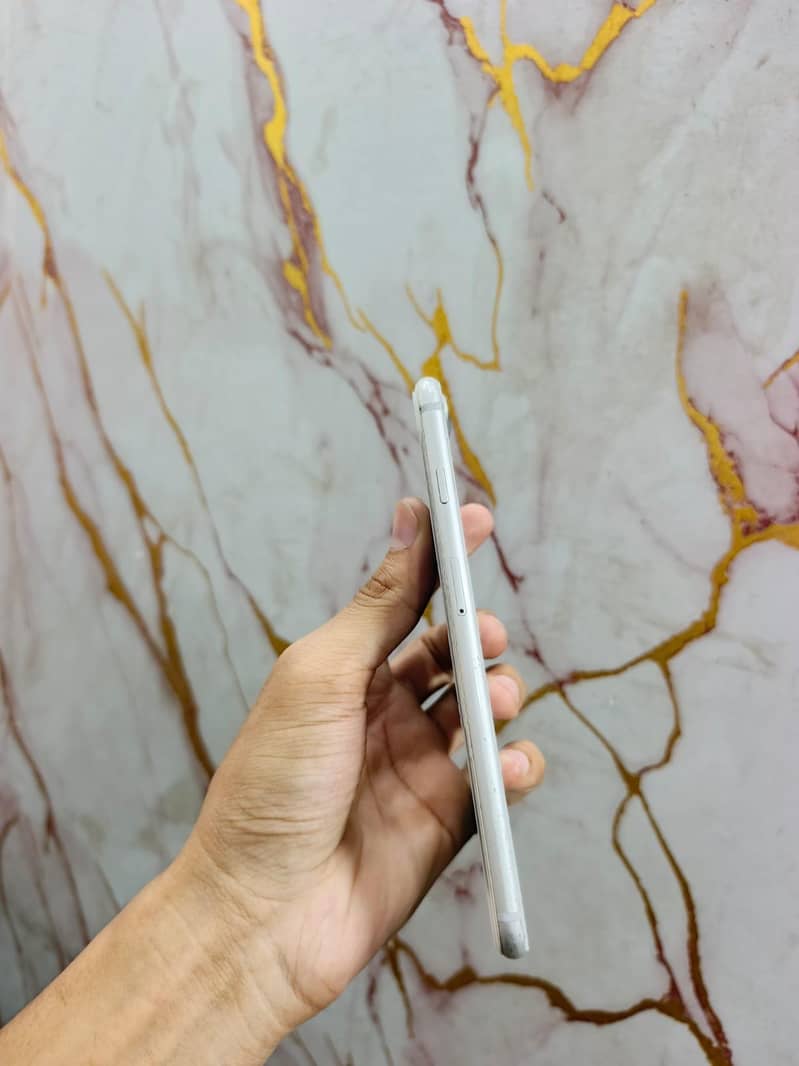 Apple iPhone 8 Plus 6
