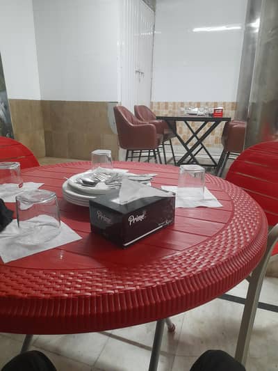 job chahey lahore mein hm 4 larky hain kisi resturant yea factory mein