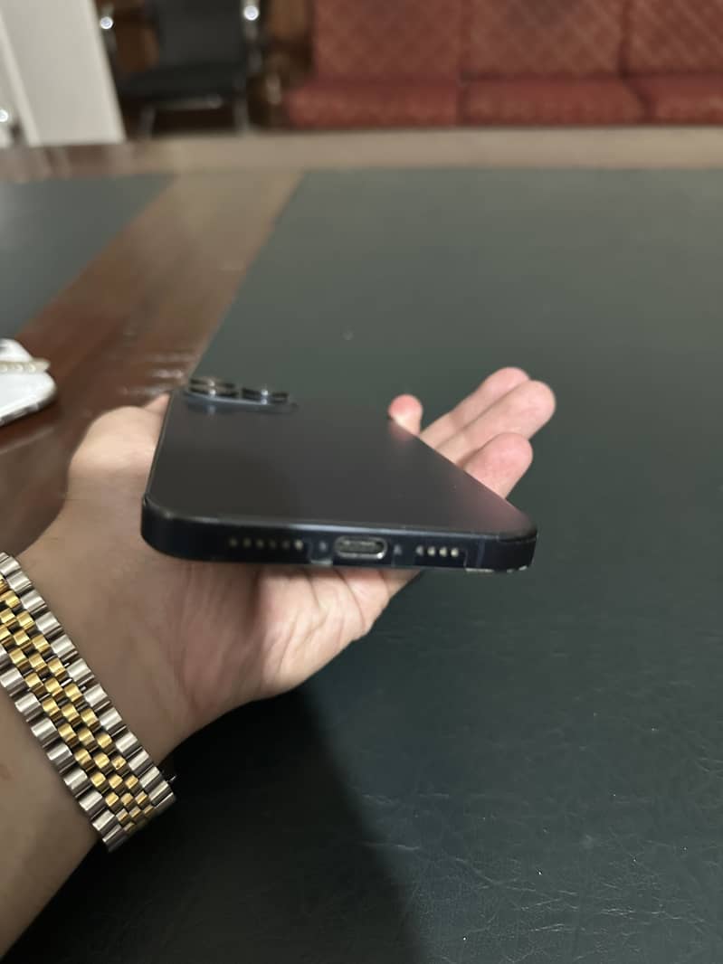 Iphone 15 pro max 4