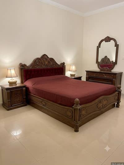 Solid Wooden King Bed Set with Dressing Table for Sale