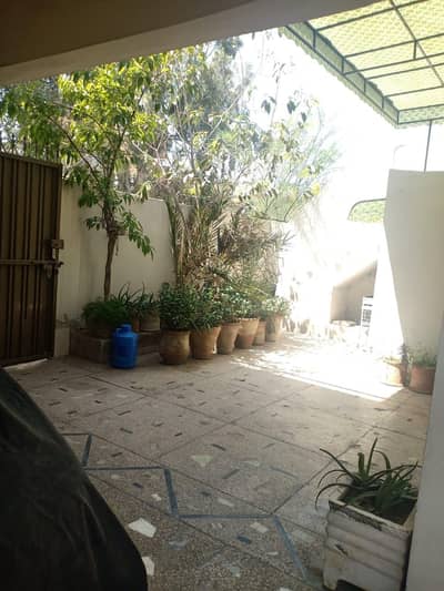 8.5 Marla house for sale Madina Town behtarin location Faisalabad