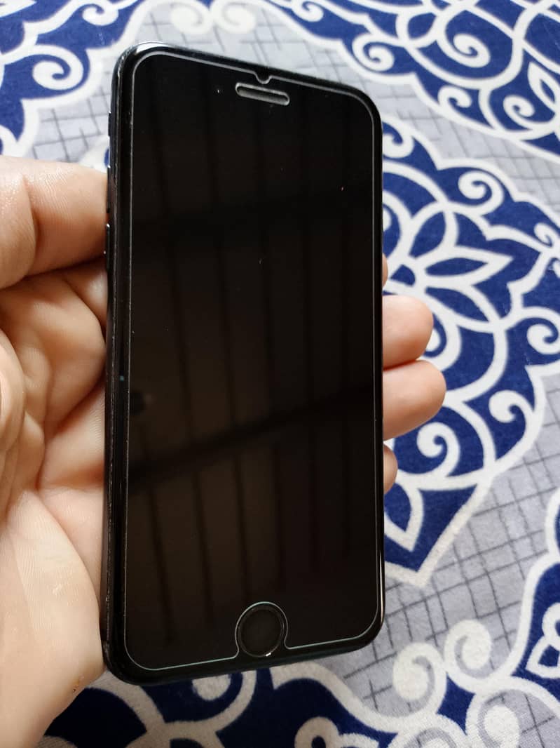 Apple iPhone 7 0