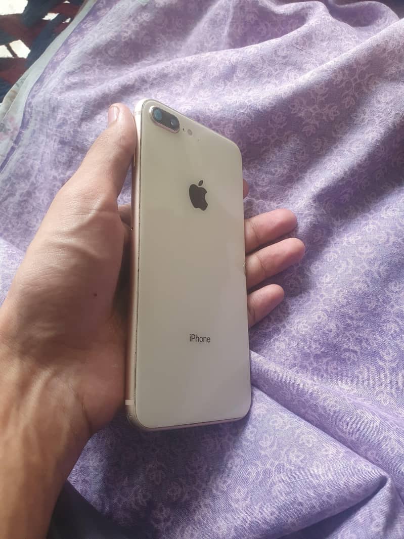 Apple iPhone 8 Plus 3
