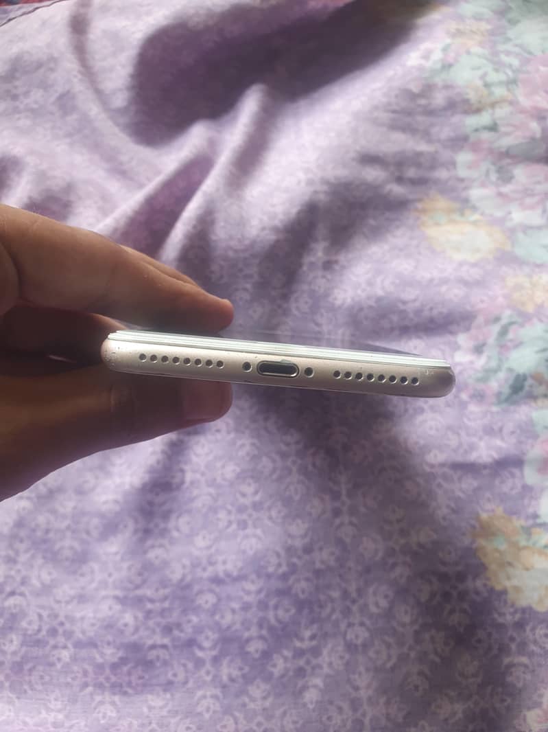 Apple iPhone 8 Plus 4