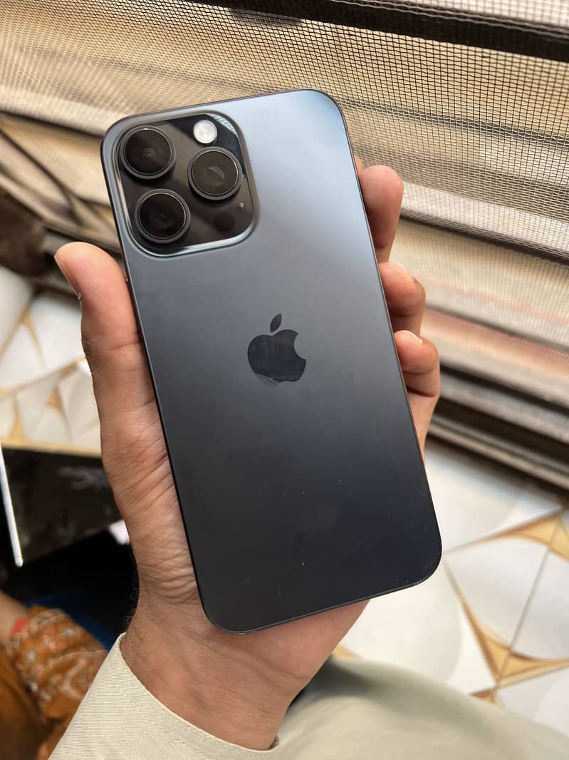 Iphone 15 pro max 3