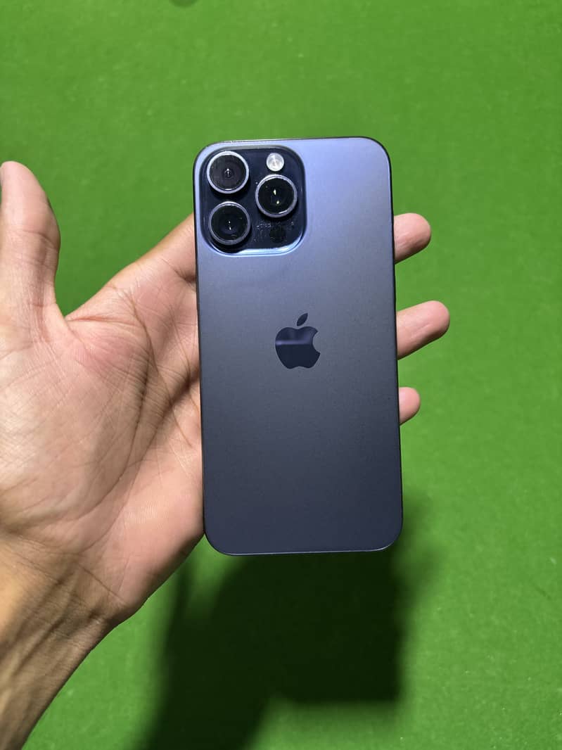 Apple iPhone 15 Pro Max 0